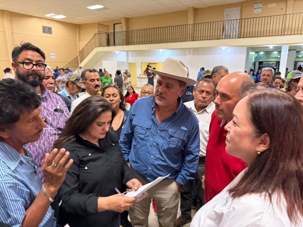 CelidaLopezc's tweet image. El Golfo de Santa Clara late con la fuerza del mar y de su gente. 🌊
Acompañados por el comisionado nacional de Acuacultura y Pesca, Mtro. Rigoberto Salgado, y el alcalde de San Luis Río Colorado, @CesarIvan2018, fortalecemos los acuerdos que impulsan una pesca responsable,…