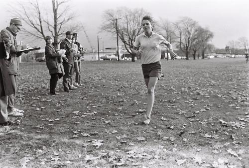 RunBlogRun's tweet image. The Roads Not Taken, the Untold Story of Janet Bristol, one of America’s most promising distance runners, story by Rich Englehart, photos by Jeff Johnson runblogrun.com/2025/10/the-ro… , #janetbristol, #crosscountry, #jeffjohnson, #Richenglehart, #worldcrosscountry, #nikerunning,