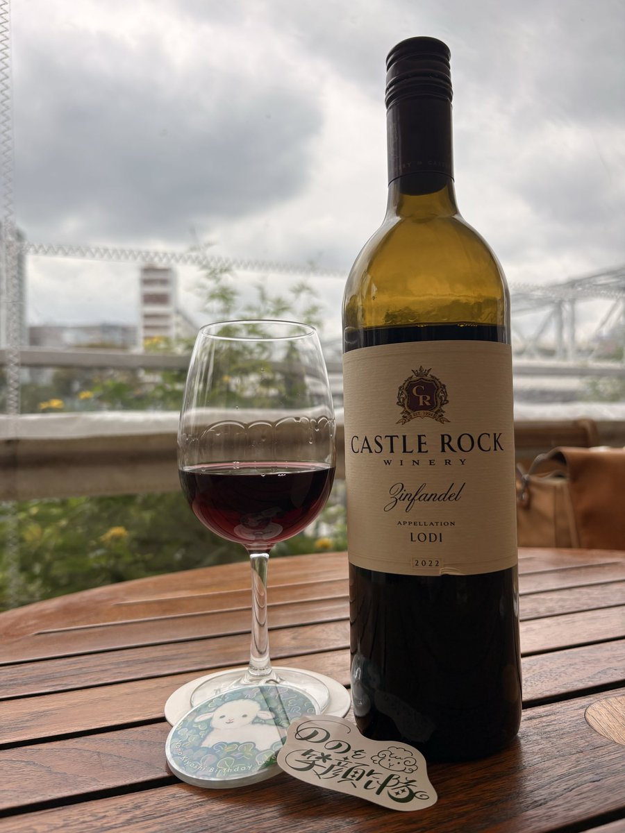 philoasu's tweet image. わたり先輩と激オシャランチ🍙
やっとワイン一緒に飲めた！

#あんぬい
#ののを笑顔にし隊