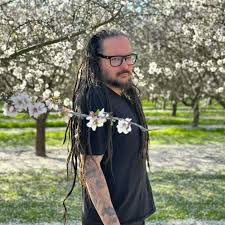 MetalNewsWow's tweet photo. LES CLAYPOOL HAS EVICERATED JONATHAN DAVIS TO GAIN OWNERSHIP OF THE SOUL STONE https://t.co/be1KuGd3A2