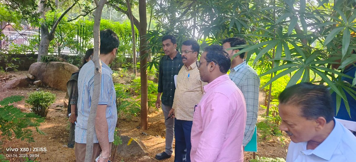ZC_Khairatabad's tweet photo. Today, inspected KBR Park to review the ongoing beautification and maintenance works in Jubilee Hills Circle. @CommissionrGHMC
@gadwalvijayainc @PrlsecyMAUD @GHMCOnline https://t.co/EiMLSbjIRh