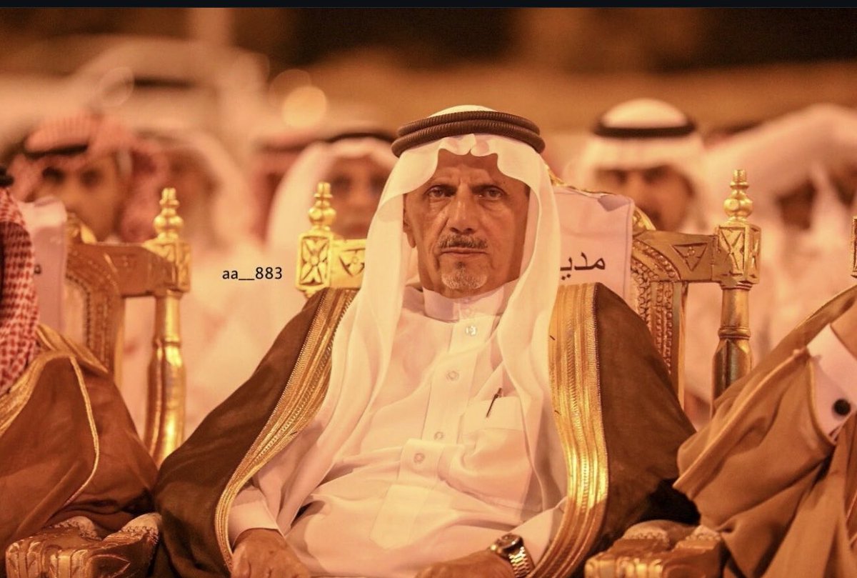AhmadMojathel's tweet photo. ورحل الشيخ  #أحمد_محمد_عبدالمتعالي !

رحل مهيب الطلعة، راسخ المبدأ، الذي حمل راية قبيلة #قيس_بن_مسعود ، فكان فيها الميزان والملاذ، وكان وجه الحق حين تتداخل الأصوات، وصوت الحكمة حين تعصف الرياح.

رجلٌ جسّد معنى القيادة بالرحمة، وحمل هموم الناس في قلبٍ كبيرٍ نابضٍ بالإصلاح ، كان إذا تحدث أصغت القلوب قبل الآذان، وإذا حكم سكنت الخصومات، لأن في كلمته العدل، وفي نظرته صدق النية، وفي فعله أثر البذل والوفاء.

في مجالس الرجال كان نور رأيٍ ورفعة مقام، وفي بيوت الفقراء يد عطاءٍ لا تعرف المنّ ولا التواني. أحب الخير، وسعى فيه، حتى غدت سيرته حديثًا يروى في القرى والقبائل.

سلامٌ على روحه الطاهرة،
وسلامٌ على مسيرته التي حفرت في الوجدان طريق المجد والعطاء ، وجعل مثواه الجنة، وأبدله دارًا خيرًا من داره، وأسكنه الفردوس الأعلى مع الصالحين والأبرار.
