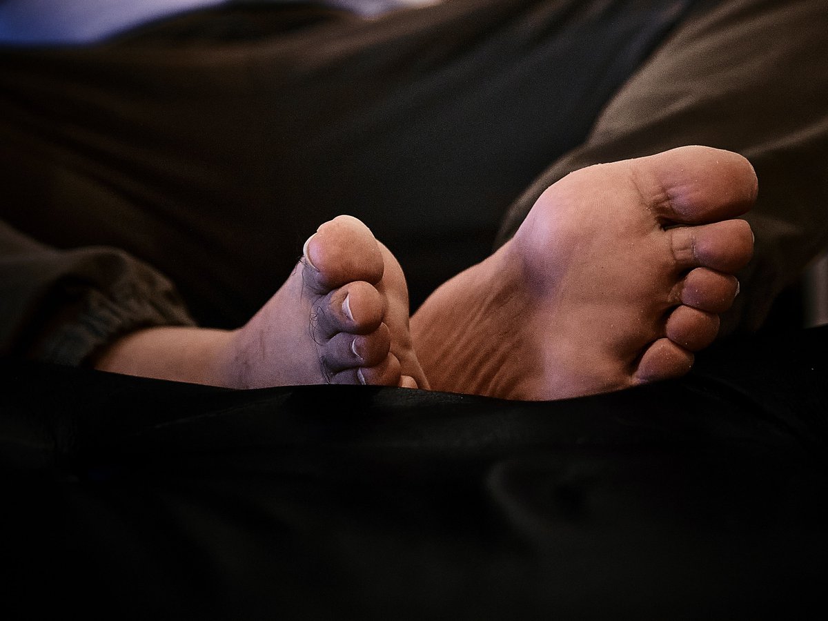 又肥又厚的大脚真让人欲罢不能。