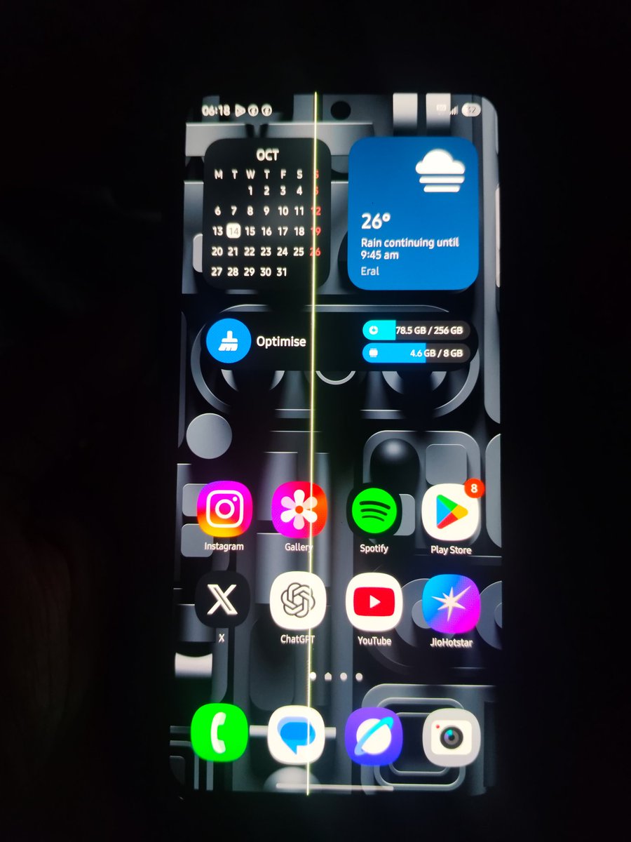 riyaz_usuf's tweet photo. @SamsungIndia @SamsungMobile I was shocked I've been using this device for only the 2 years. Yesterday, during normal use,I got a white line on my S21 FE display.Its my primary device, and Im really disappointed because this happened even with normal usage.Pls help me to resolve https://t.co/8IKKd1u3Ad
