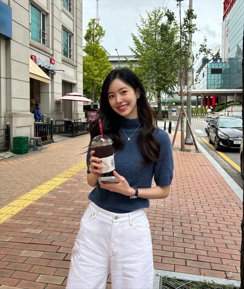 Jinseyeon's tweet photo. 🌧️☁️🌧️☁️ https://t.co/f0K60c8d8Z