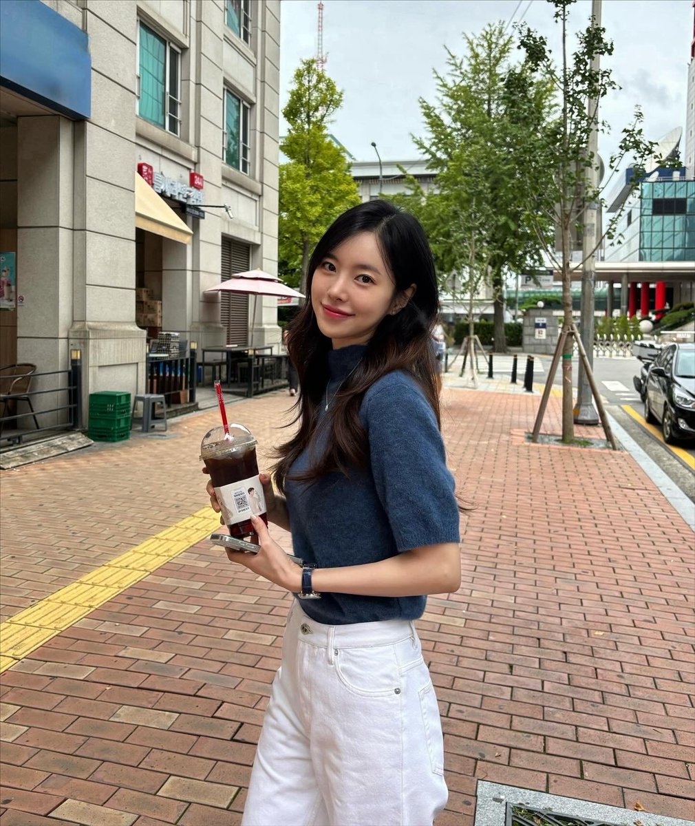 Jinseyeon's tweet photo. 🌧️☁️🌧️☁️ https://t.co/f0K60c8d8Z
