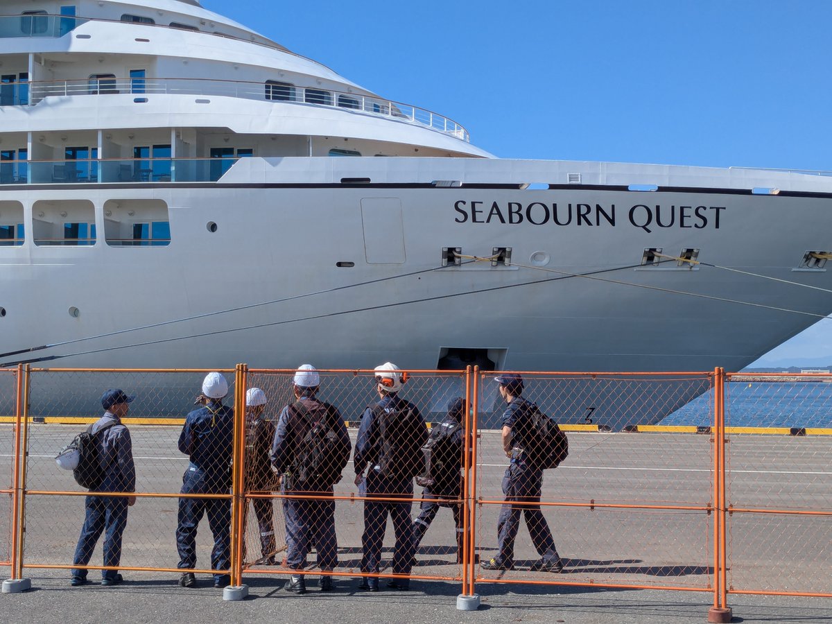 kaijikoho_tht's tweet image. \シーボーン・クエスト石巻初入港!!🚢/
10月10日に石巻港でクルーズ船 #シーボーン・クエスト の歓迎イベントが #伊達武将隊 の見事な演舞も交えて盛大に行われました✨東北運輸局では、外国船舶監督官が船内に入り立入検査を実施しました📝