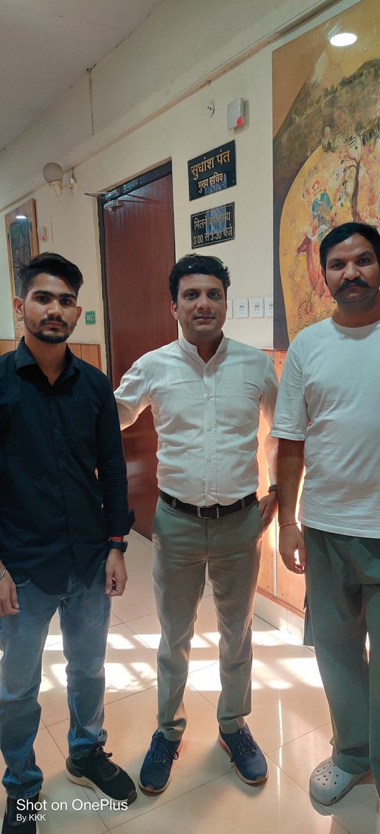 मुख्य सचिव राजस्थान सुधांश पंत साहब एवं सँयुक्त सचिव मुकेश जी शर्मा (आईएएस) से स्टाफिंग पैटर्न मामलें पर शिष्टाचार मुलाकात।
स्टाफिंग पैटर्न अंतिम चरण में है और हम लगातार प्रयासरत है कि हम पुस्तकालय में अधिक से अधिक पदों का सृजन करवा सके,वार्ता सार्थक✍️
<a href="/Radhemahwa/">Radhe Meena</a> <a href="/manojpehul/">MANOJ SHARMA/ मनोज शर्मा</a>