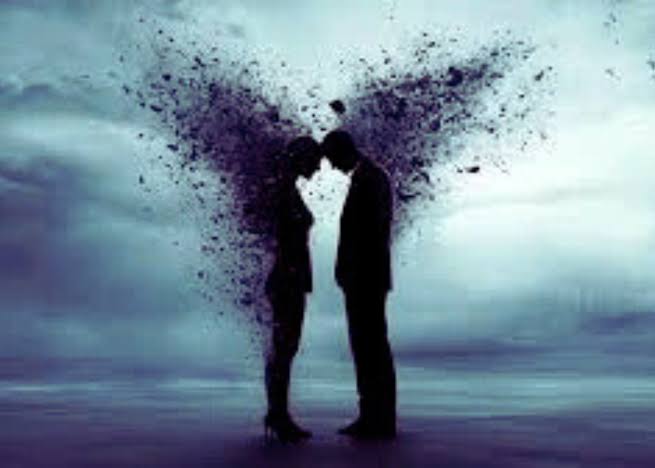 காலம் கடந்த பின் 
நிறம் வெளுக்கும்
துணிகளை போல தான்
மனிதர்களும்...

நம் தேவை தீர்ந்த பின்
மனம் வெளுத்து விடுகின்றனர்...