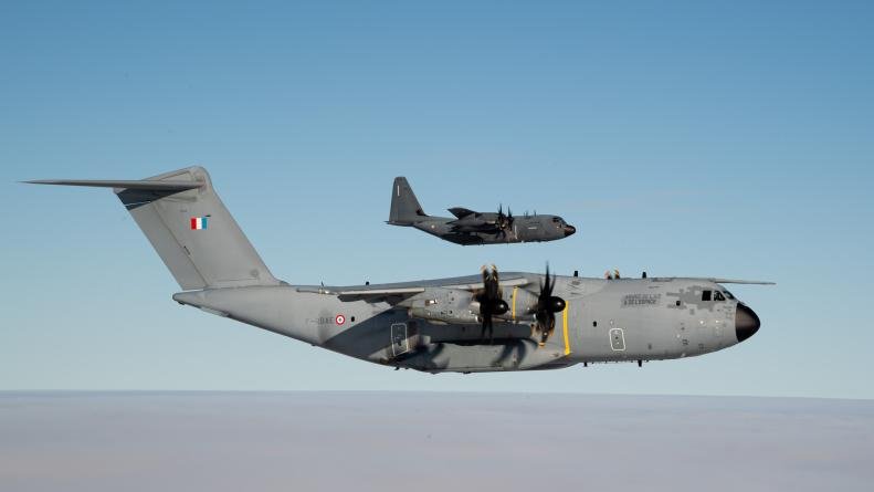 laurentalbaret's tweet image. [Notre Défense] Volfa 2025 ⚔️ La base aérienne 123 d’Orléans-Bricy a accueilli le déploiement majeur des aéronefs français et alliés du  transport aérien militaire impliqués dans l&apos;exercice. 
Retour sur #Volfa2025 ✈️ defense.gouv.fr/air/actualites… #NotreDéfense @AJDPresse