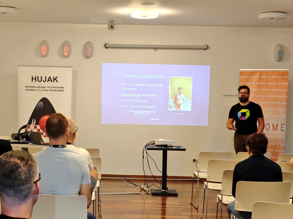 icougil's tweet image. Here we have @aepfli from @Dynatrace who is sharing his talk about #featureFlags 🏳️🏁🎏🏳️🌈🏴🚩 and specifically about @OpenFeature 😉👌 #JavaCro