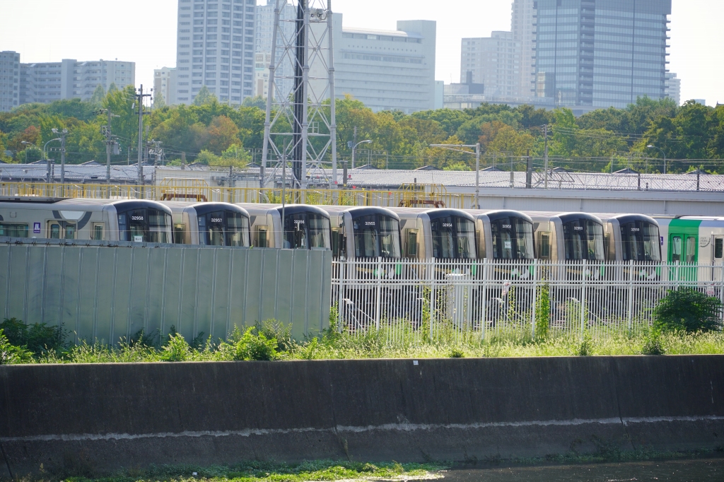 【やっぱり】中央線30000A系が休車に
osaka-subway.com/post-43991/

今日から運用に出ていないそうですが、やはり車庫で「休止中」の札が掲示されていました
このうち51・53は見当たりませんでしたが、もしかして…