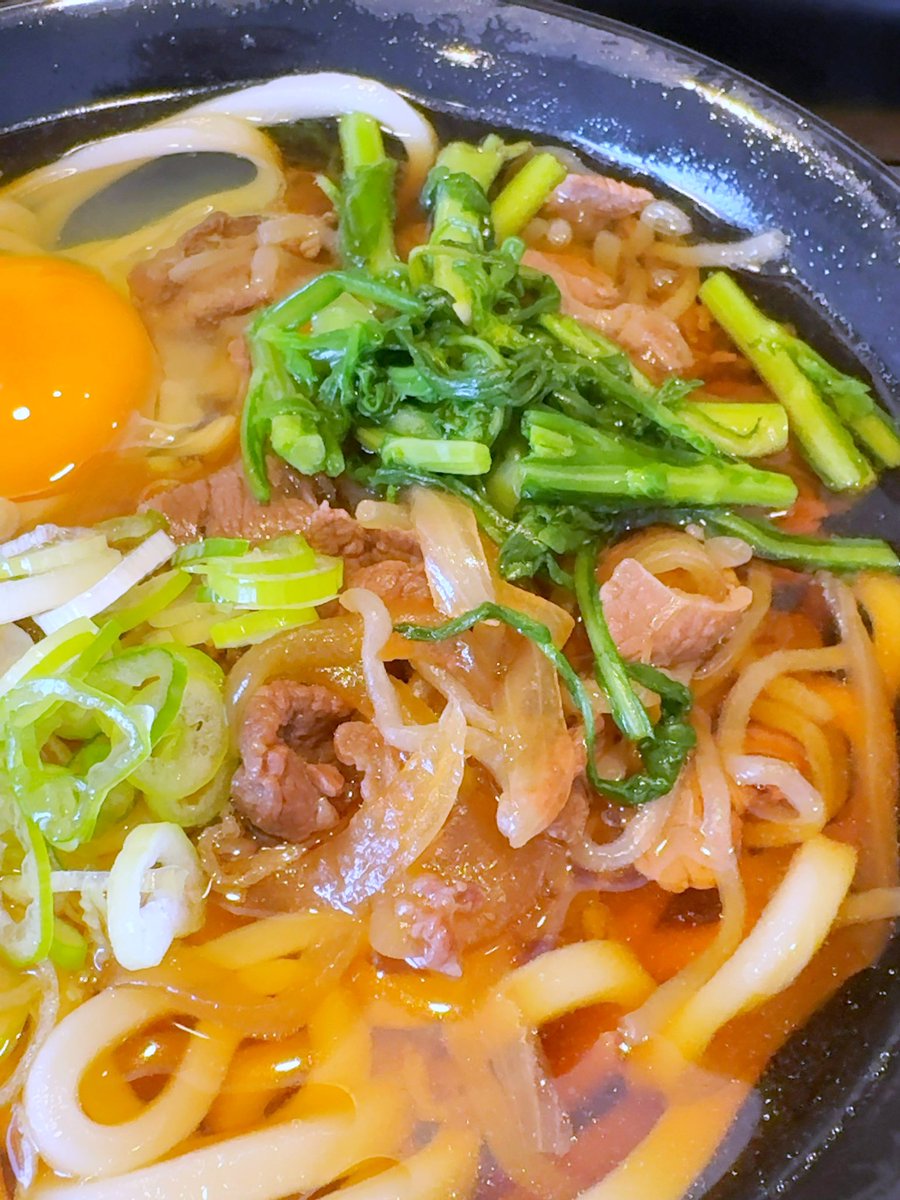 tachikawa_4's tweet photo. 本日オープンのうどん屋さん、ホソクナガクでランチ。
季節うどん790円。うどんの上に甘めに味付けされたお肉と白滝、その上に食感のいい春菊。生たまごも乗ってこれはすき焼き風ですね。
しっかりと効いた出汁のおつゆが美味しい。
お店の前は工事してました。
#立川 #ランチ #うどん #ホソクナガク https://t.co/zGH7h3RYST