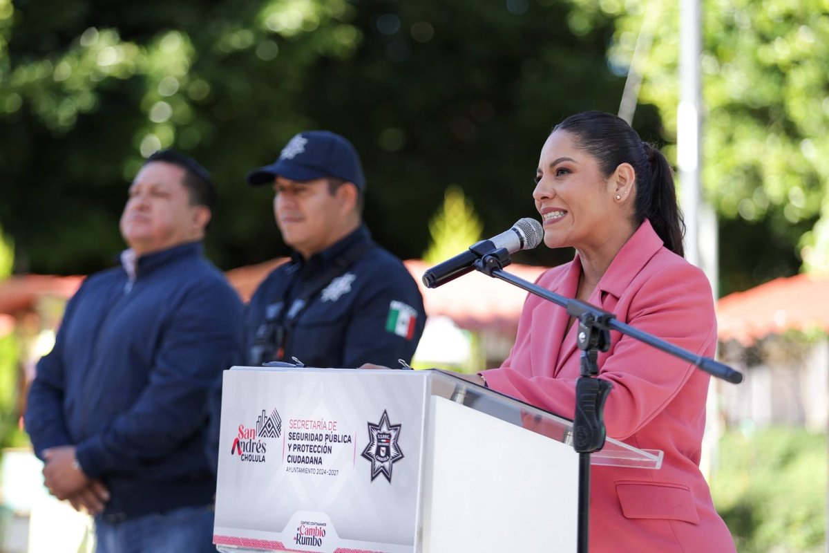 SSPPCSnAndresCH's tweet image. #Entérate 📰 | Con el objetivo de robustecer la seguridad y fortalecer la proximidad social, la presidenta @LupitaCuautleT entregó 15 nuevas patrullas y 5 motocicletas a la #SSPPC. 

🚔 Esta acción representa el cumplimiento de una de las promesas del #GobiernoDeResultados.