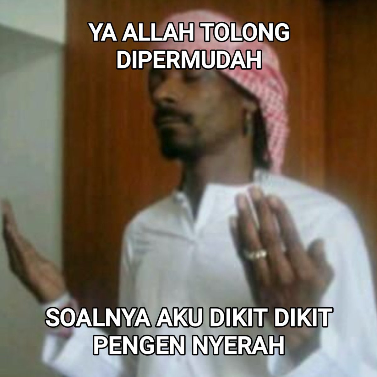 Bukan cuma skripsi, tuton pun juga bikin bersih² jadi hal yg lebih menarik😭😭