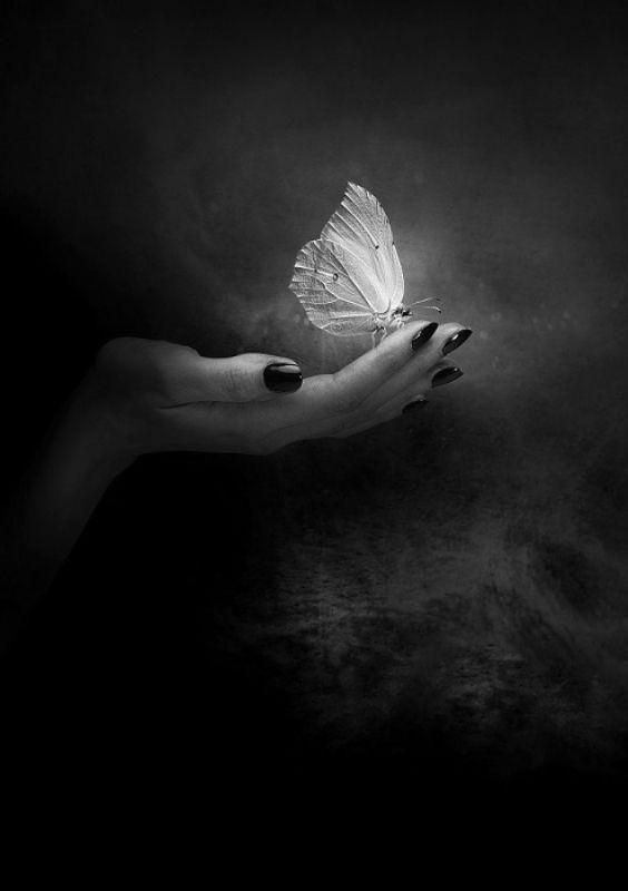 RubyFaesRealm's tweet image. She’s an alchemist . .

She turns pain into 
Magic ✨

#SeasonOfTheWitch