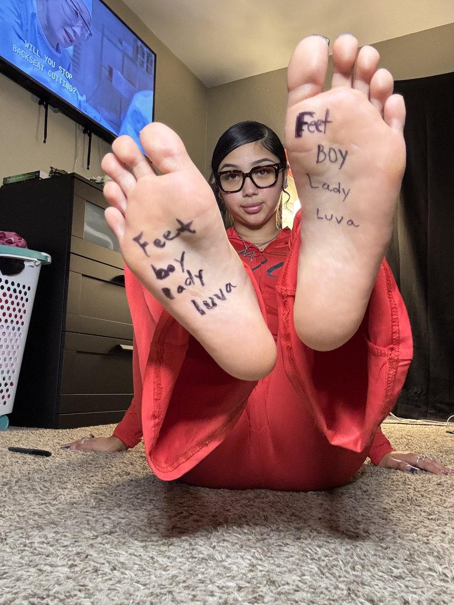 feetboyladyluva's tweet photo. @Therealmelyyy ✍️🦶🔥🔥🏆🏆 #feetfetısh #feetworshi̇p #feet https://t.co/yG3gjoudbU