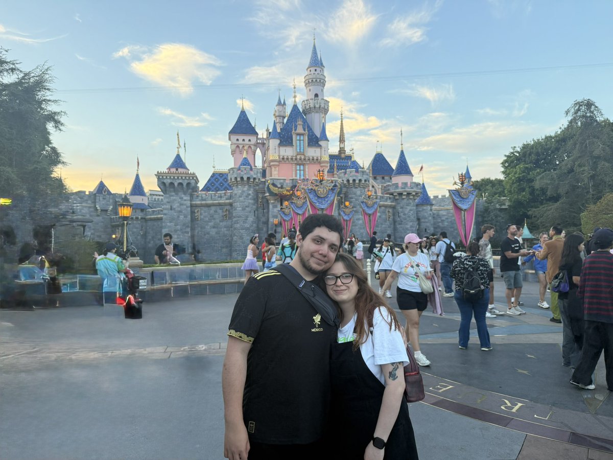 yononintendo's tweet photo. everyone stfu it’s mine and my bf’s one year anniversary https://t.co/3vbT9KgXTx