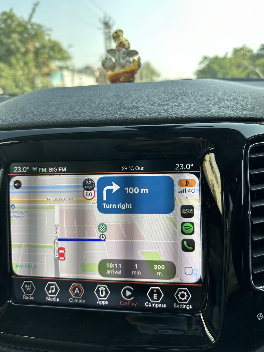 AnShUvash's tweet photo. @MapmyIndia guys… whats wrong with picture?!? https://t.co/JLcwQS5tZh
