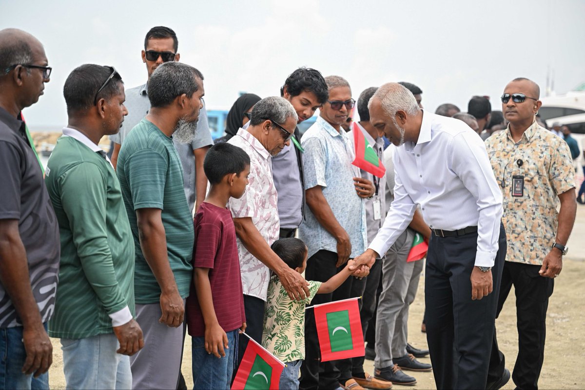 President Dr <a href="/MMuizzu/">Dr Mohamed Muizzu</a>'s tour of Shaviyani Atoll continues with his arrival in Sh. Feydhoo, where he was received by the local community.  

#RayyithunGaathah #ShaviyaniAtollVisit