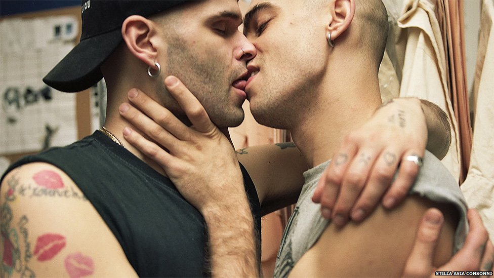 Hugo2Meh's tweet photo. @fightingsatan I hear you're scared of gay people https://t.co/XYu6qrAQUa