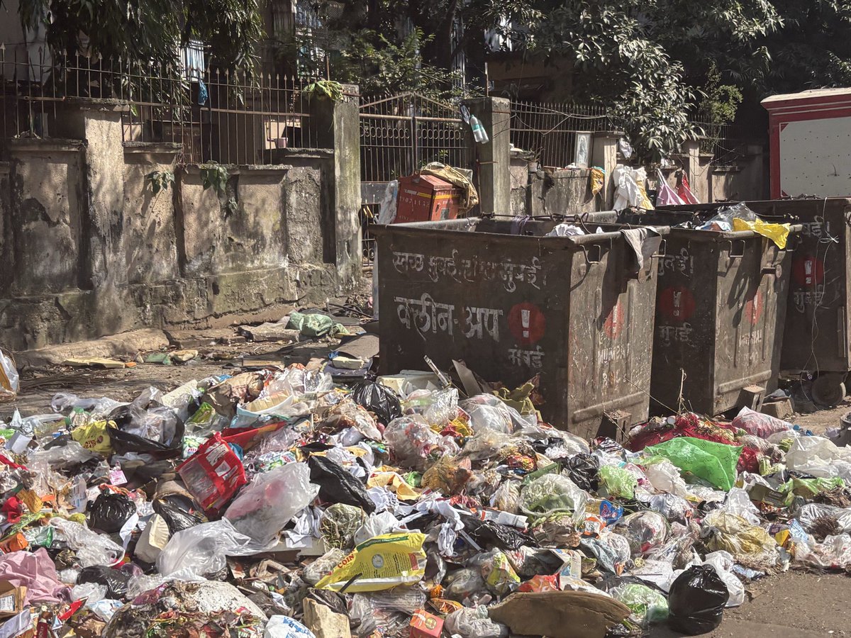 AshmitaPro's tweet image. Oshiwara near one School it is really shameful @mybmcSWM @olacbuzz @AndheriLOCA