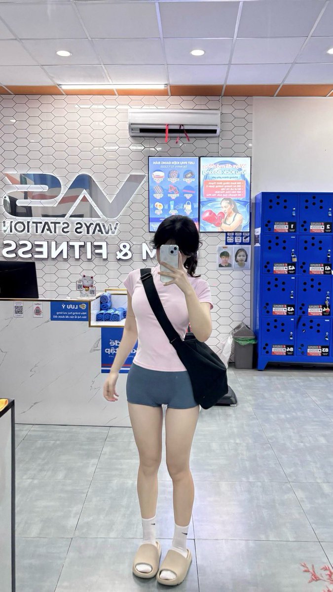 Dáng e hơi mập 😊😊
Chịch cũng sướn á