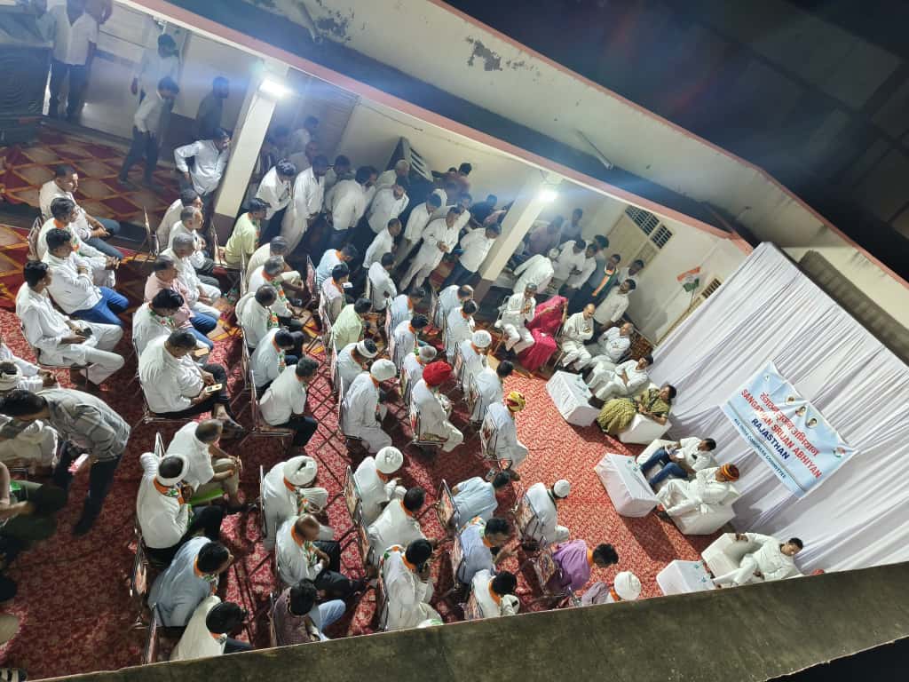 कल ब्लॉक कांग्रेस कमेटी #सायला की “संगठन सर्जन अभियान” के तहत आयोजित बैठक में उपस्थित रहीं।

इस अवसर पर AICC पर्यवेक्षक श्री <a href="/paresh_dhanani/">Paresh Dhanani</a> जी, PCC पर्यवेक्षक पूर्व मंत्री श्री <a href="/GovindRMeghwal/">Govind Ram Meghwal</a> जी ,श्रीमती सुमन यादव जी,श्री नरेश जी चौधरी,लोकसभा प्रत्याशी श्री <a href="/VaibhavGehlot80/">Vaibhav Gehlot</a> जी