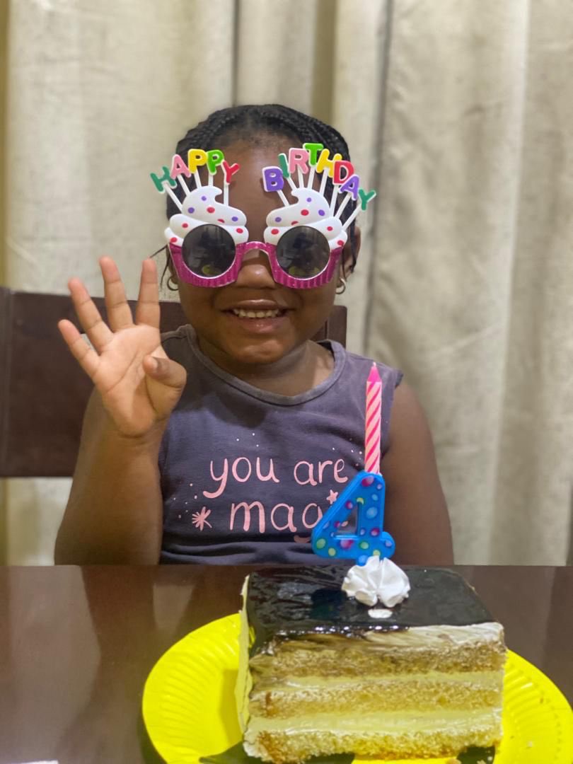 J’ai réalisé un entretien avec le père de Dahlia ,Mr Andy Baswe qui nous a expliqué ici les faits.
Maintenant vous pouvez comprendre ce qui s’est réellement passé ce jour là.

Dahlia,à peine 4 ans aurait pu être ma fille,votre fille mais elle a été morte engloutie dans son