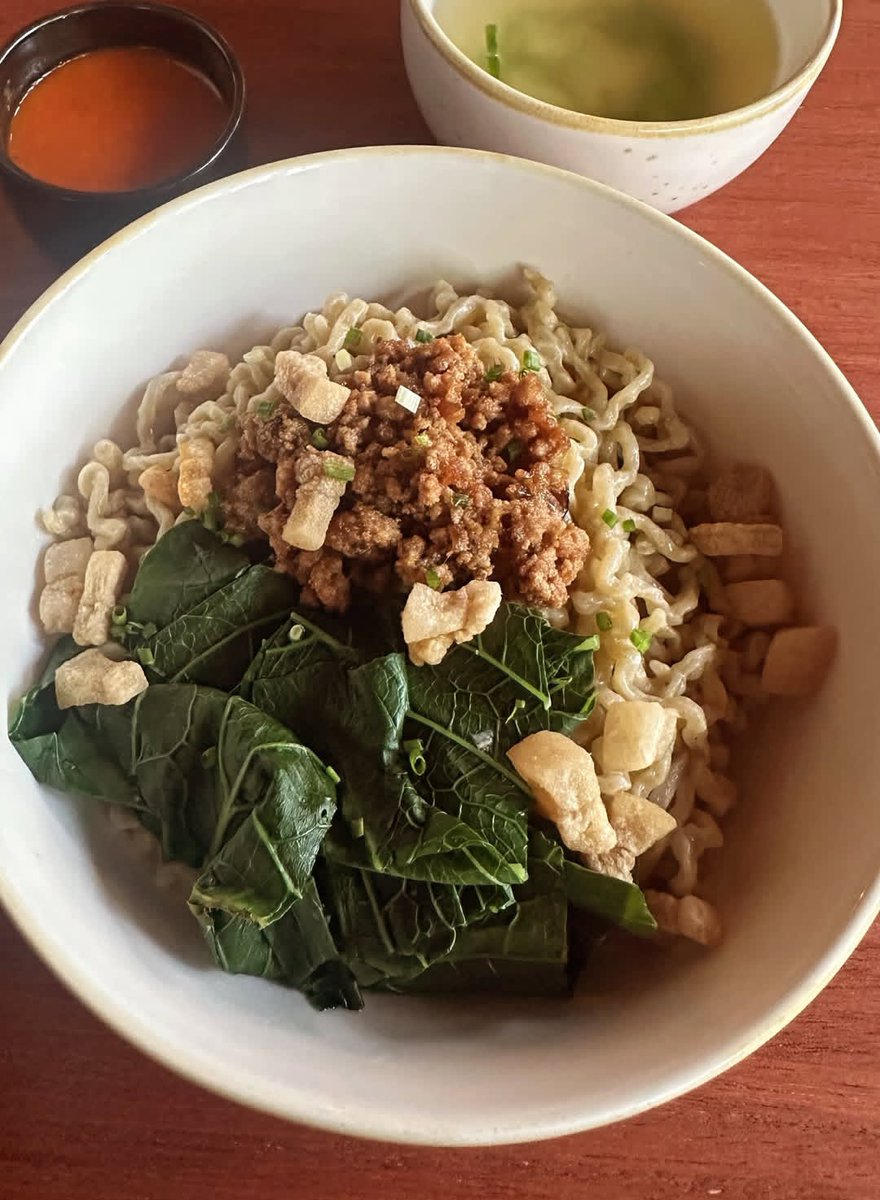 Padahal 1 marga aja aku sih cukup... 😌😌😌
Tapi gak apa kalo diajakin ke yg marganya 3.... Biar meriah.... 

#bakmitigamarga