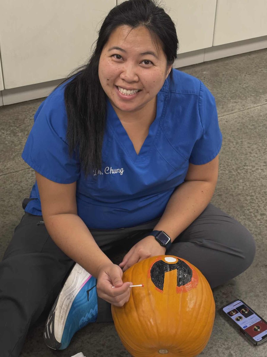 bluegrass_vet's tweet image. @bluegrass_vet kicked off #VetTechWeek2025 with pumpkin carving. Fun times were had by all!