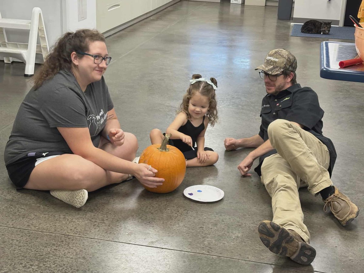 bluegrass_vet's tweet image. @bluegrass_vet kicked off #VetTechWeek2025 with pumpkin carving. Fun times were had by all!