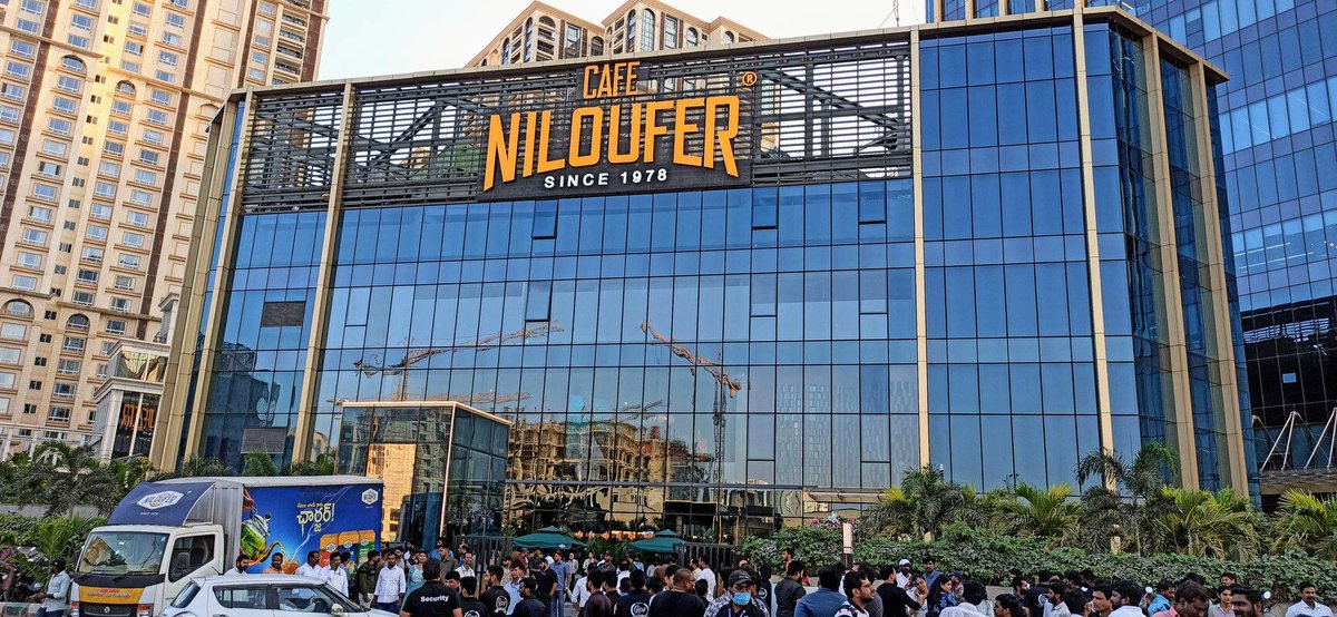 Vanama18V's tweet photo. cafe of hyderabad #niloufer #Hyderabad #cafe https://t.co/y7afUtBM7E