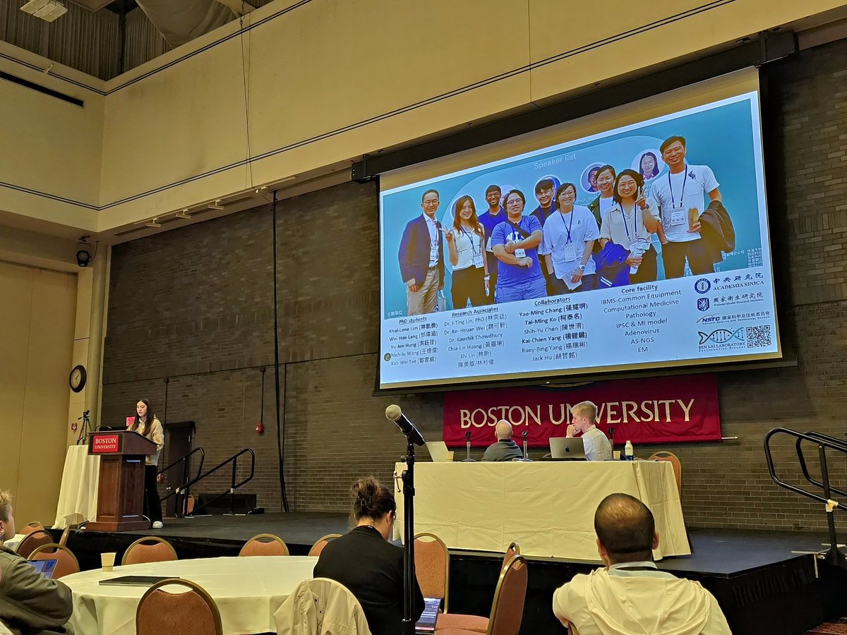 BenLai_Taiwan's tweet image. Thrilled to see my PhD student, @Elly__Hung, share her research on immune-cardiac crosstalk during zebrafish heart regeneration at #ZDM18 @ZDMSociety! Poised, precise, and insightful—well done! 👏👏👏 #phdlife #ProudPI