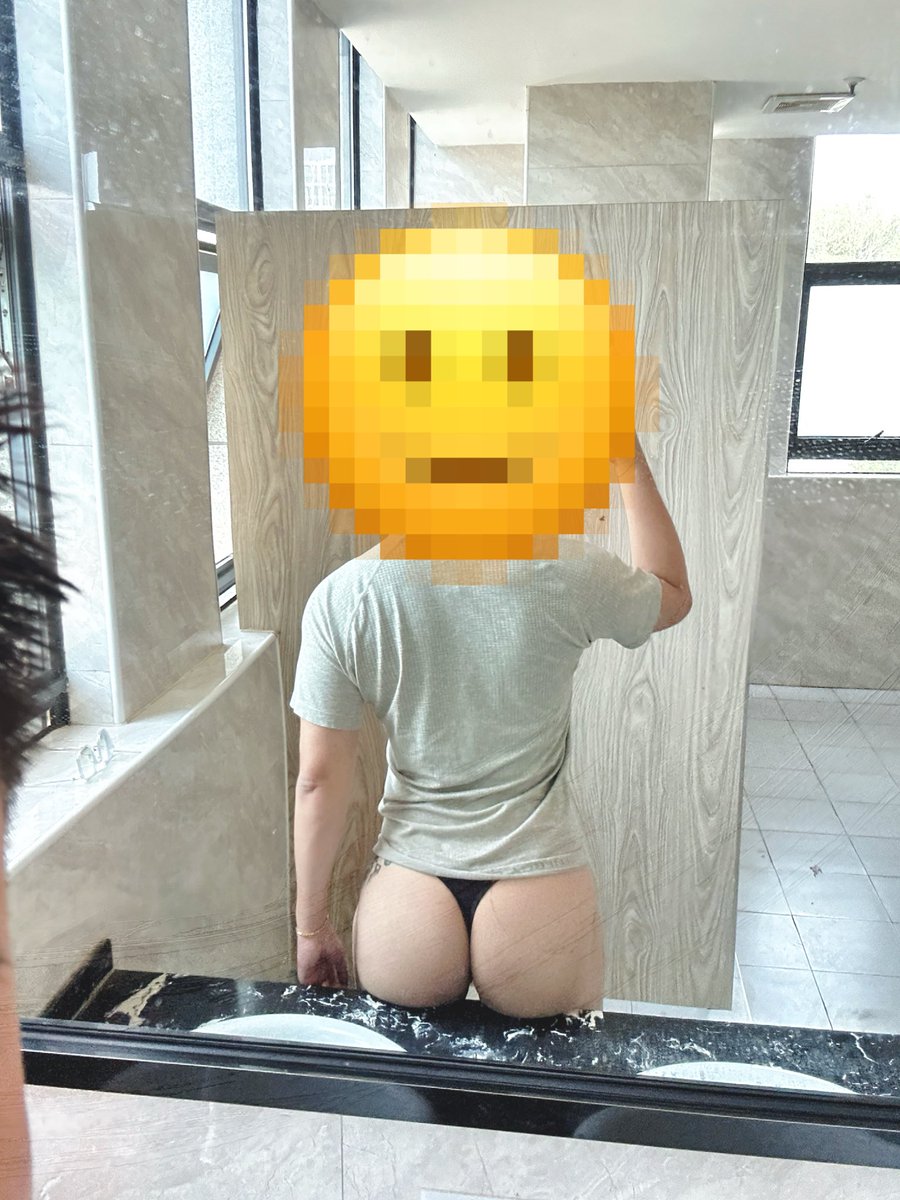 长沙已经不适合通讯录生存了，矮子蓝在线的不闲聊没有五百个也有八百个；黑 X 上长沙的不是网黄联名、就是卖片广告；小红上无论长得什么样个个都是端着名媛架势。而且只是是个 1 写的都是🍆，一发照片都只有 15，原来🍆也通货膨胀了，而且湖南的 gay 都人均傲娇货，看来以后只能靠钞能力才能有性生活。