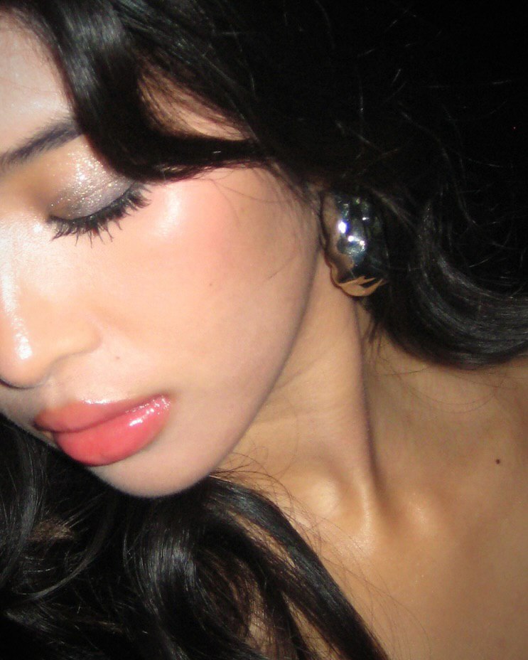 carpenteries's tweet image. A mɑke up set on fiɾe