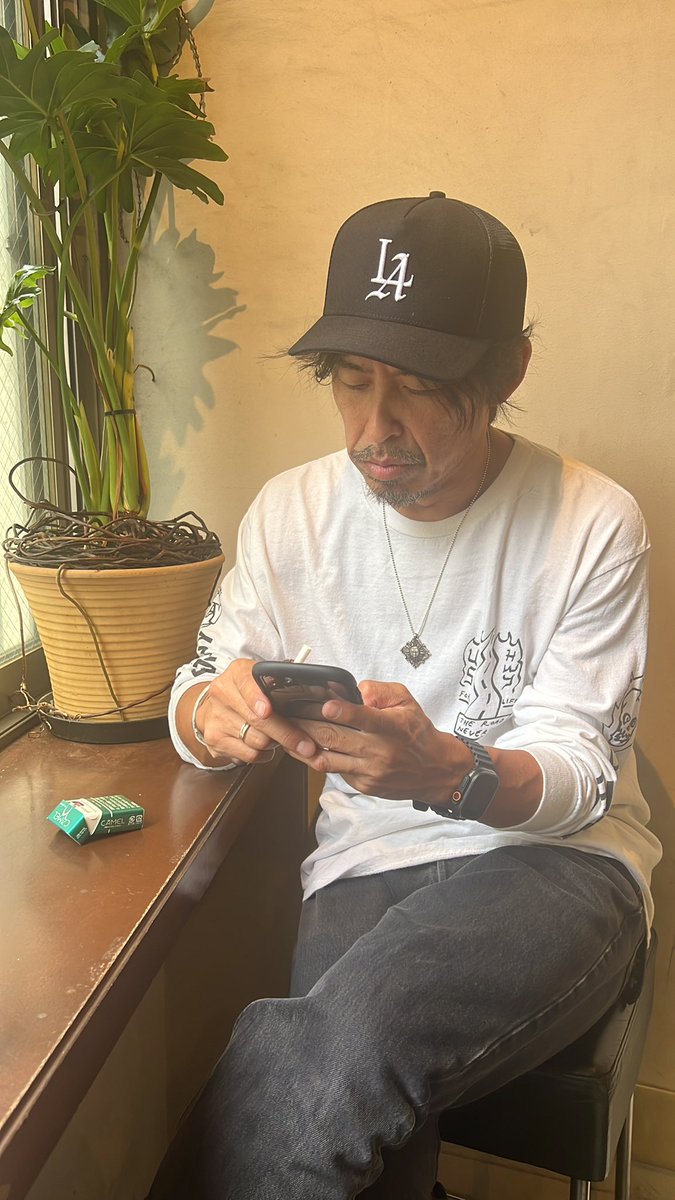 hajimecobain's tweet photo. 本日は昼からHORIESスタジオ。
ロックスターと一服タイム中でふ。
新曲(俺にとって)を仕上げています！

10/25(土)の吉祥寺B&amp;Bをお楽しみにだぜ！

#thehories #はじめこばいん #ドラ息子 https://t.co/N216qBEVOq