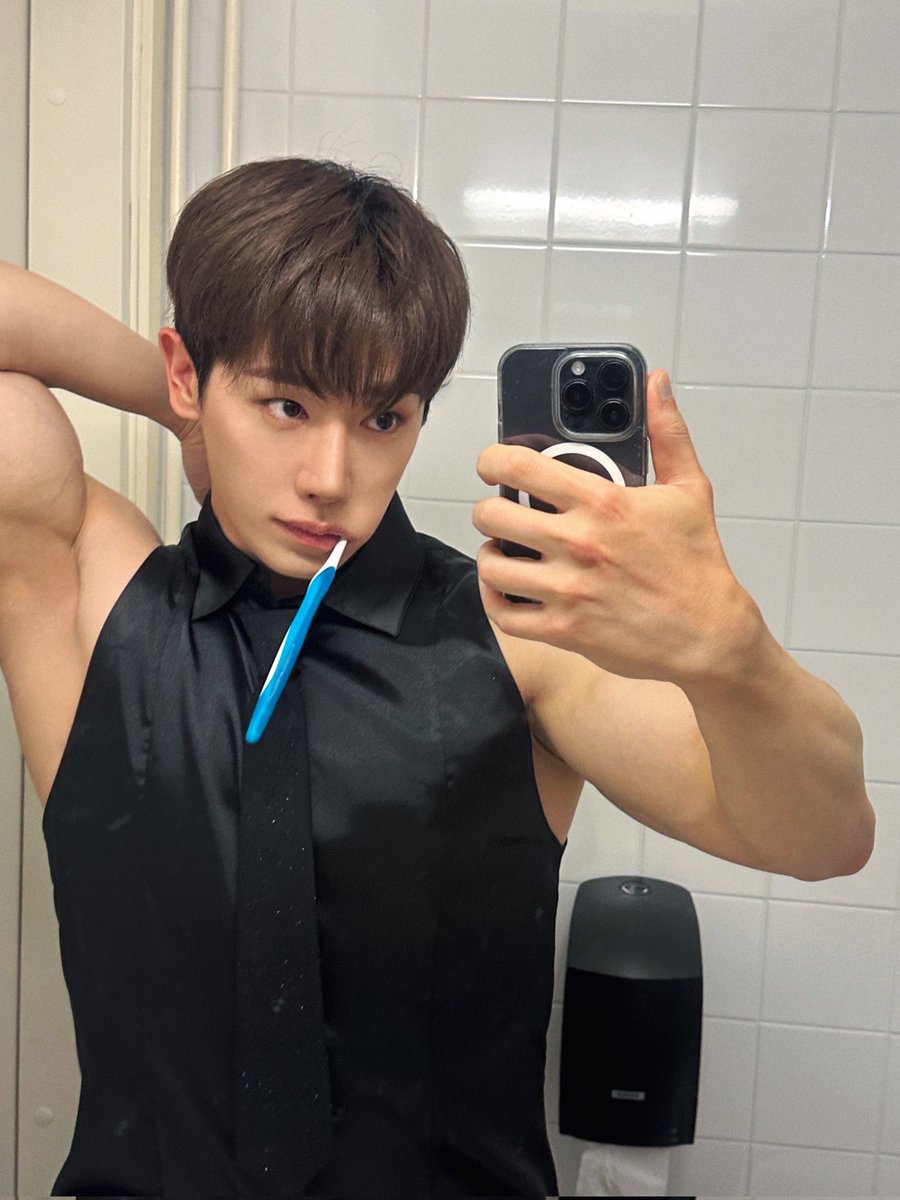 WONHO_GLOBAL's tweet photo. [X]

25.10.14

🐰: WENEEs, did you enjoy your lunch?
brush brush🪥
[T/N: 치카치카 it's an onomatopoeia that imitates the sound of brushing teeth]

Pre-save SYNDROME
🎧 https://t.co/ZN37sSU6wt

#원호 #WONHO #ウォノ
#SYNDROME #GoodLiar
@official__wonho @official_WH_jp https://t.co/2xUKr53vvN