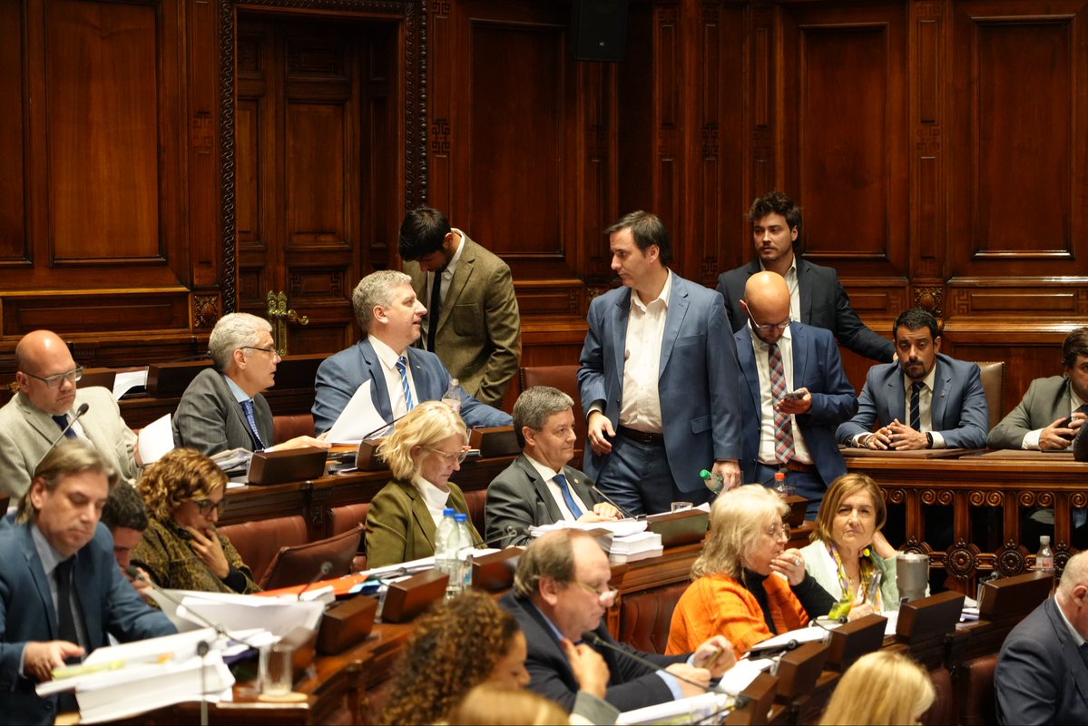 Finalizó la cuarta jornada de debate del articulado del Presupuesto Nacional Período 2025-2029, tras más de 15 horas de debate en el Plenario de la Cámara de Representantes.