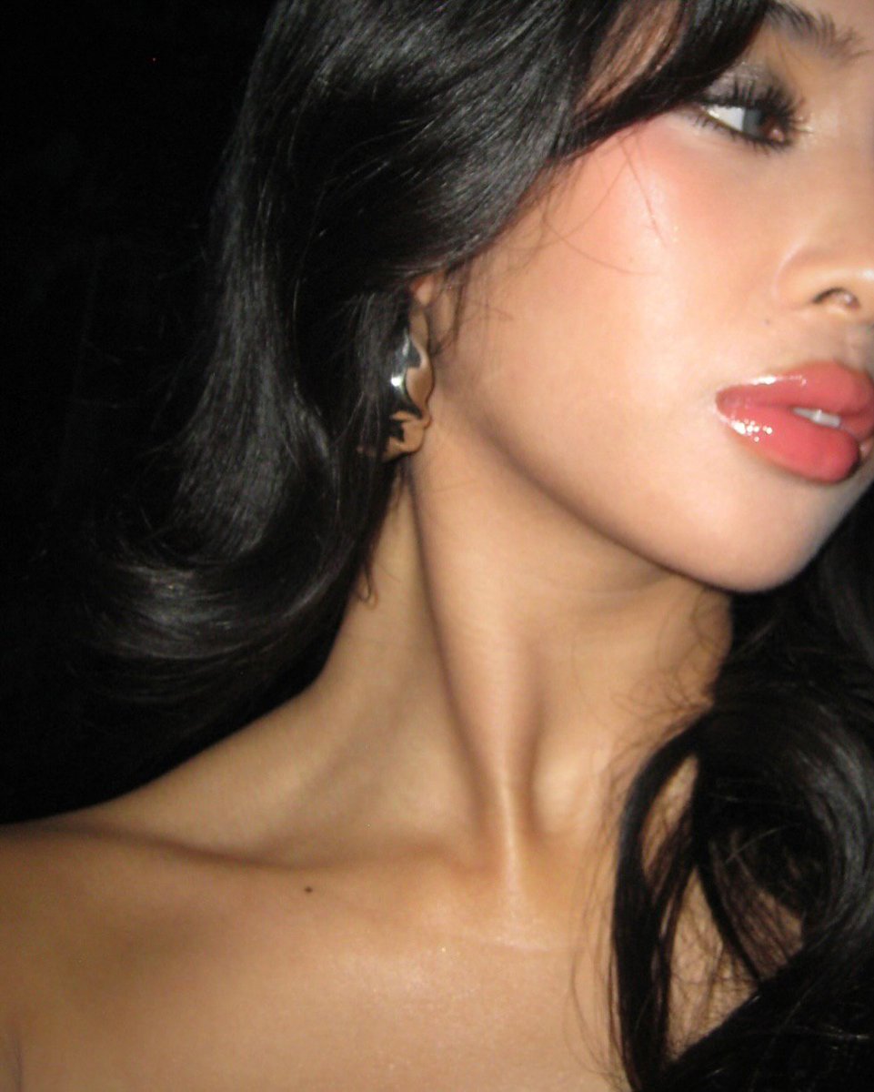 carpenteries's tweet image. A mɑke up set on fiɾe