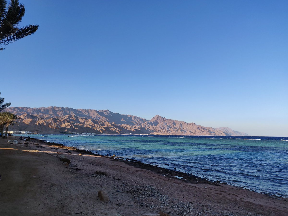 Anyway, here's a picture of Sharm El-Sheikh from my visit in 2018. Surreal place. A beachtown in the middle of a desert.
