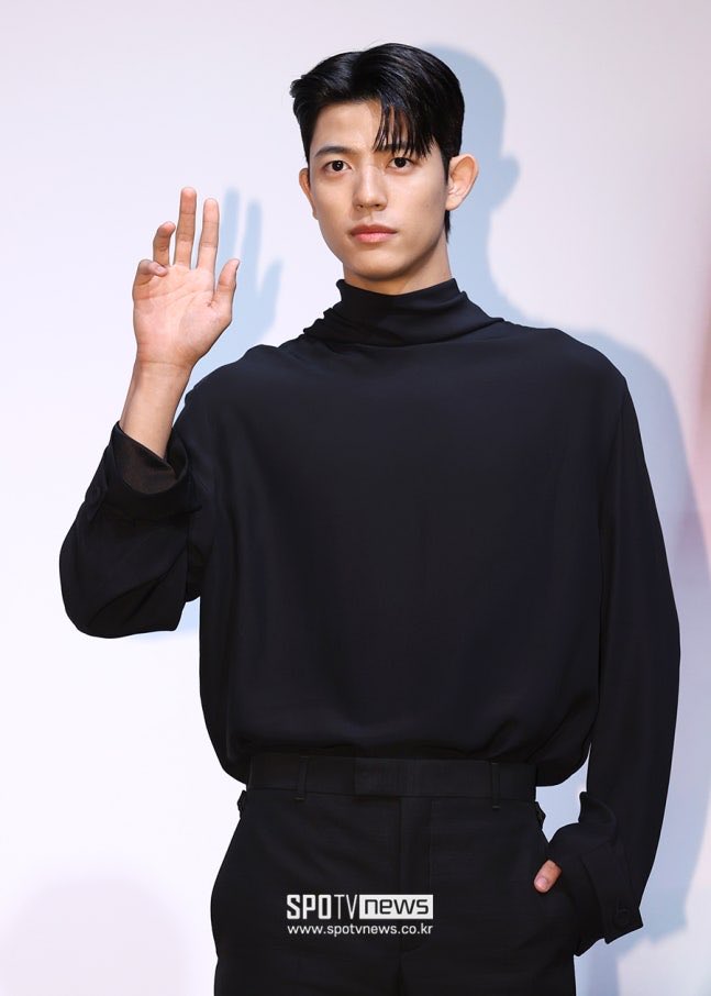parksolomon_kr's tweet photo. [Casting News] 

According to SPOTV News, Lomon is reportedly casted as Lee Doha, the male lead of Netflix's <Beauty and The Beast>.

🔗https://t.co/vUBtvLuWy3

#LOMON #로몬 #뷰티인더비스트 https://t.co/G1OXSZ6ZdC