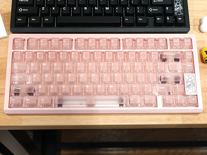 watch_akiba's tweet image. 更新：Chilkeyのラピトリキーボード「Slice75 HE」にWS Fluxスイッチ搭載モデル、半透明キーキャップ採用 akiba-pc.watch.impress.co.jp/docs/news/news… #ゲーミングキーボード #Chilkey