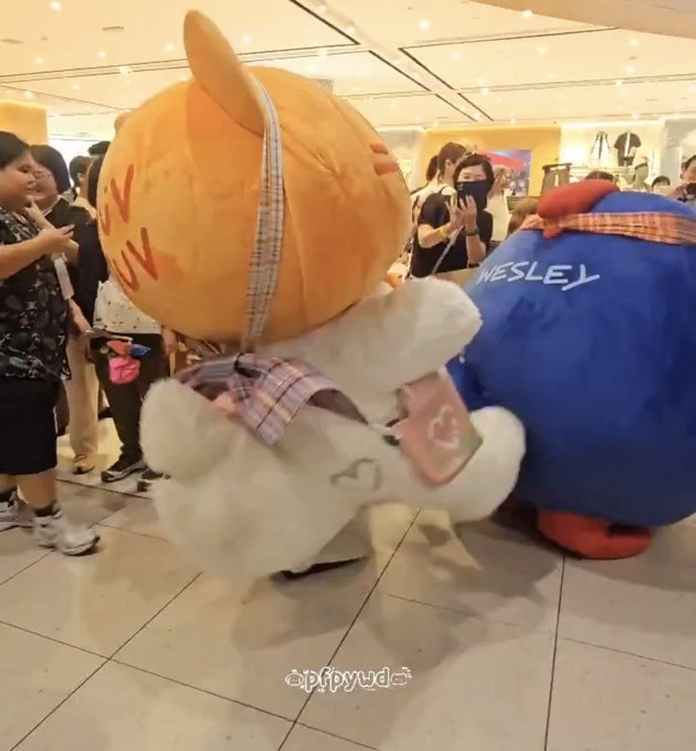 fa_zqx2's tweet image. เมิฟมันไม่ชอบหมาจริงๆ5555555555

#MUVMUV