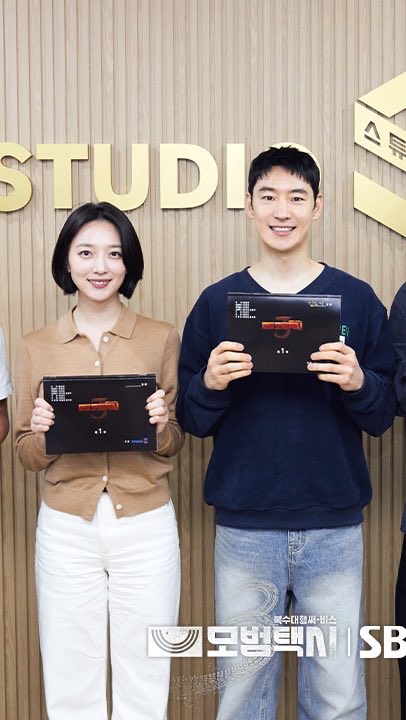 다음 달에 모택3 본다니 실화냐? 또 도기고은한테 미칠 예정🤝