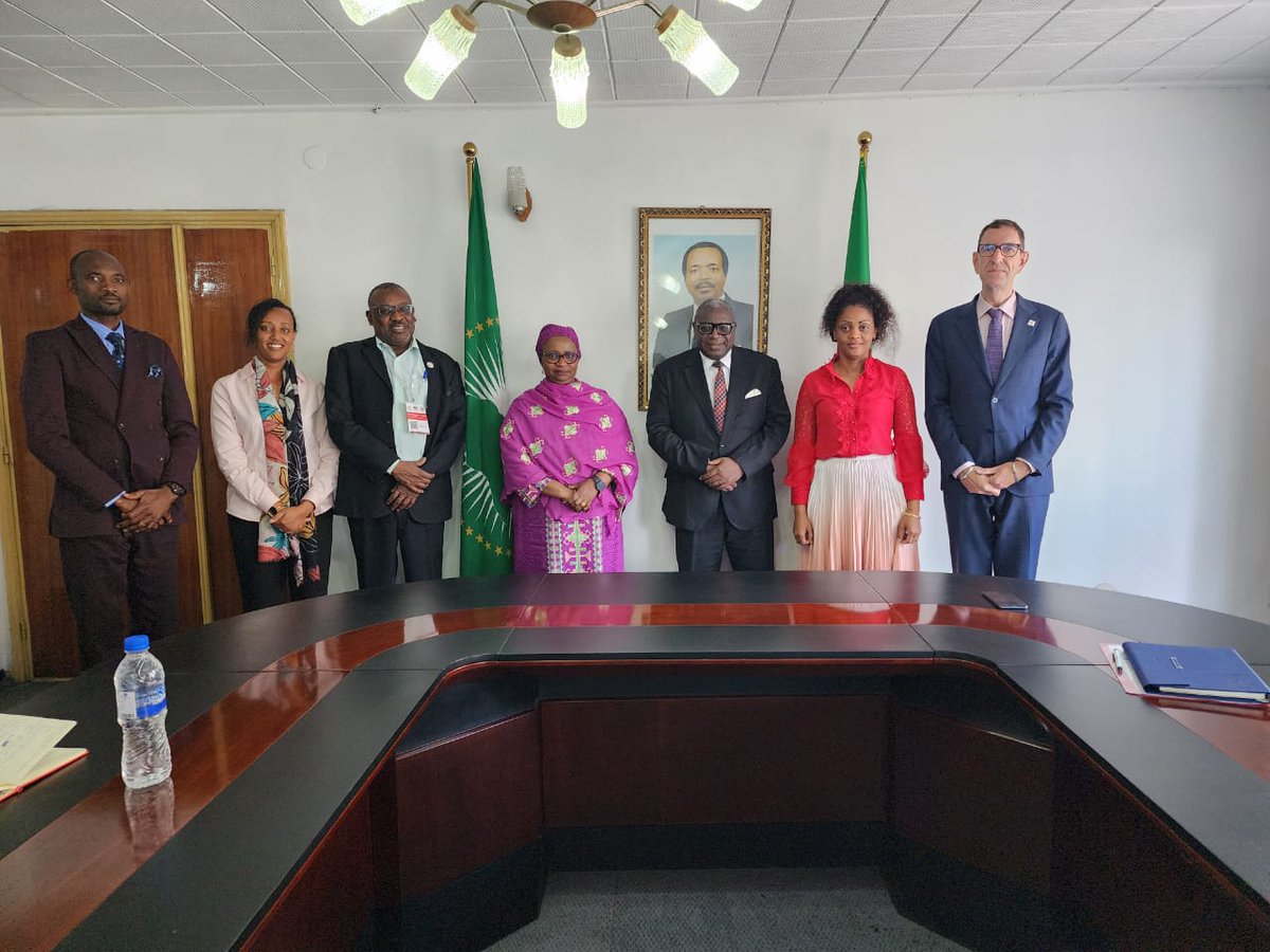 The Sudanese RC leadership and IFRC had a constructive discussion with Amb. Monono of #Cameroon on humanitarian situation in Sudan. We are in the context where the need is increasing day by day. Taking collaborative approach in scaling up our response is a constant demand.