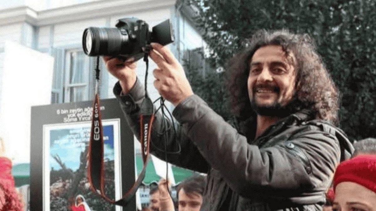 Gazeteci Hakan Tosun’a yapılan hunharca saldırı sonucunda hayatını kaybetti. Bu ilk değil, çünkü gazetecilerin can güvenliğinin olmadığı bir ülkede yaşıyoruz. İktidarın ve ülkeyi yönetenlerin gazetecileri hedef alan söylemlerinin ardı arkası kesilmiyor.   

Haber yapmak, halka