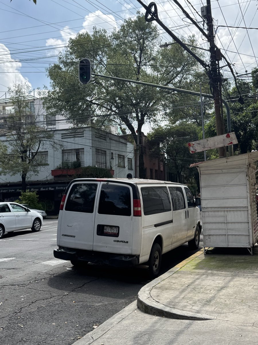 reginalcazar's tweet photo. Camioneta abandonada en la calle de Tonalá esquina con Coahuila…

Lleva meses ahí estacionada, nos ayudan a limpiar las calles?

@AlessandraRdlv @pcacuauhtemoc @erikayazminrg @AlcCuauhtemocMx @denuncias_cuauh @ReporterCondesa https://t.co/hzZaJCPHrU