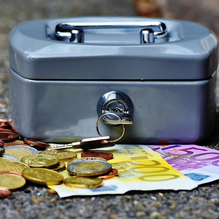 📊 Top 100 Richest Countries by Nominal GDP per Capita (USD, 2025)

1. 🇱🇺 Luxembourg — $140,941  
2. 🇮🇪 Ireland — $108,919  
3. 🇨🇭 Switzerland — $104,896  
4. 🇸🇬 Singapore — $92,932  
5. 🇮🇸 Iceland — $90,284  
6. 🇳🇴 Norway — $89,694  
7. 🇺🇸 United States — $89,105  
8. 🇲🇴 Macau —