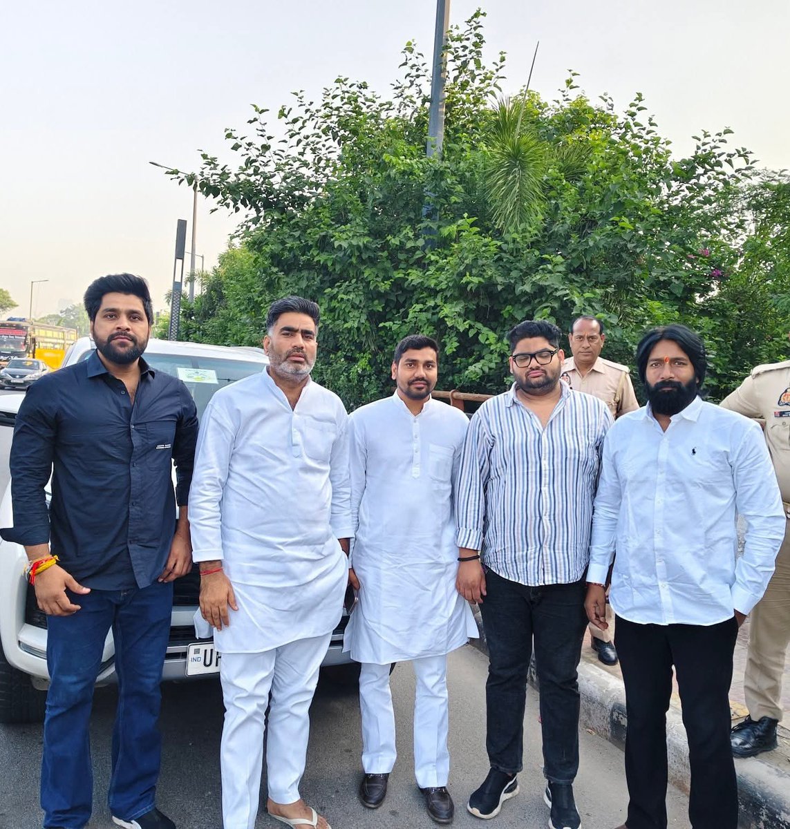 Santosh kumar Pandey (@pandeykumar313) on Twitter photo तो नरेश को मिला सचिन का 'साथ'
सचिन पायलट के खास यूपी के सरधना से सपा विधायक अतुल प्रधान नरेश मीणा के नामांकन में पहुंचे हैं। मतलब क्या समझा जाए ? यहां सचिन का समर्थन नरेश के लिए अतुल के द्वारा है ? <a href="/poll_talk/">POLL TALK</a> <a href="/atulpradhansp/">Atul Pradhan</a> <a href="/NareshMeena__/">Naresh Meena</a>
#antabyelection2025 तो नरेश को मिला सचिन का 'साथ'
सचिन पायलट के खास यूपी के सरधना से सपा विधायक अतुल प्रधान नरेश मीणा के नामांकन में पहुंचे हैं। मतलब क्या समझा जाए ? यहां सचिन का समर्थन नरेश के लिए अतुल के द्वारा है ? <a href="/poll_talk/">POLL TALK</a> <a href="/atulpradhansp/">Atul Pradhan</a> <a href="/NareshMeena__/">Naresh Meena</a>
#antabyelection2025